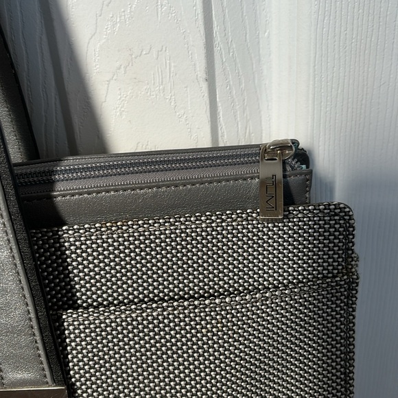 🎀Tumi Voyager Business Tote - Picture 10 of 16